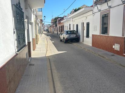 Vista exterior de Casa o xalet en venda en La Rinconada amb Terrassa