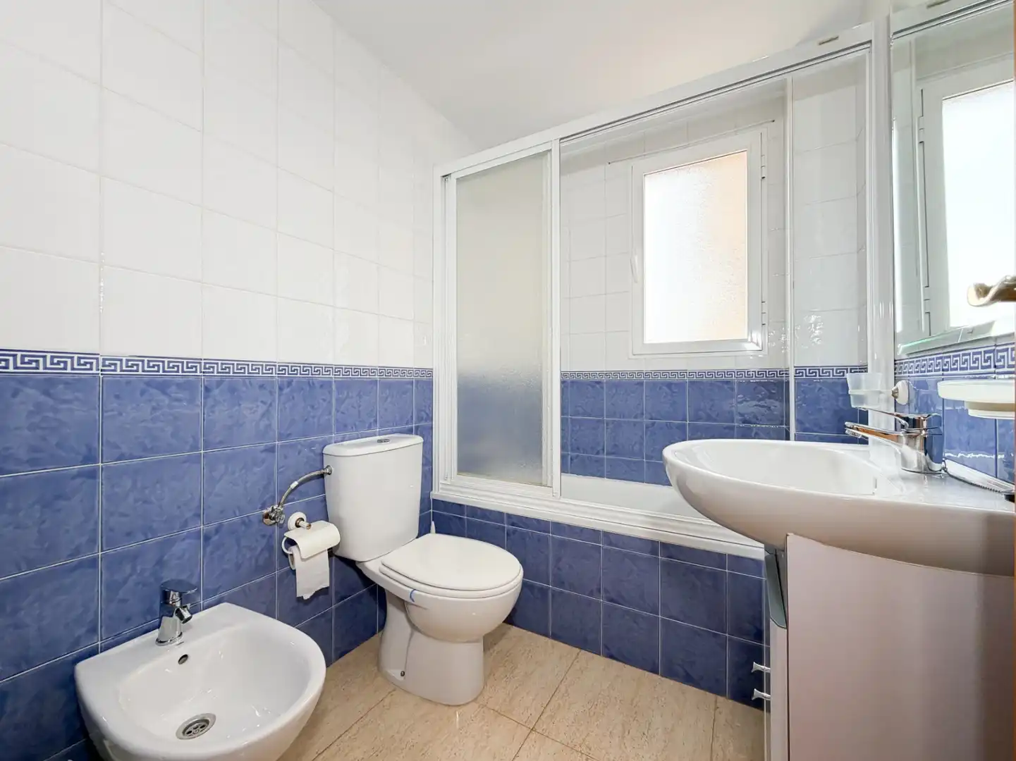 Bany de Apartament en venda en El Campello amb Aire condicionat, Jardí privat i Traster