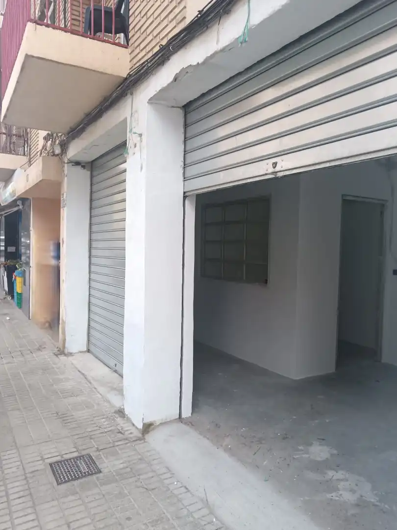 Business premises for sale in Plaza Xúquer, imagen 3