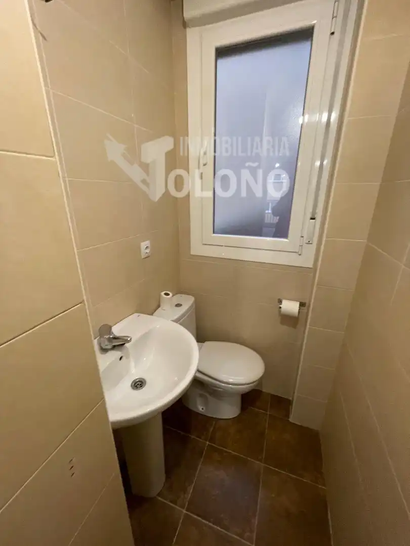 Baño de Apartamento en venta en Haro con Calefacción, Parquet y Trastero