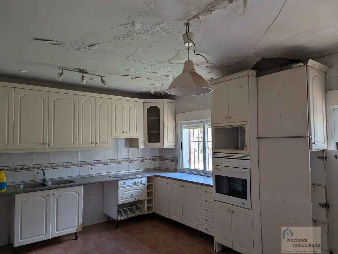 Cuina de Casa o xalet en venda en Marugán amb Calefacció, Traster i Alarma