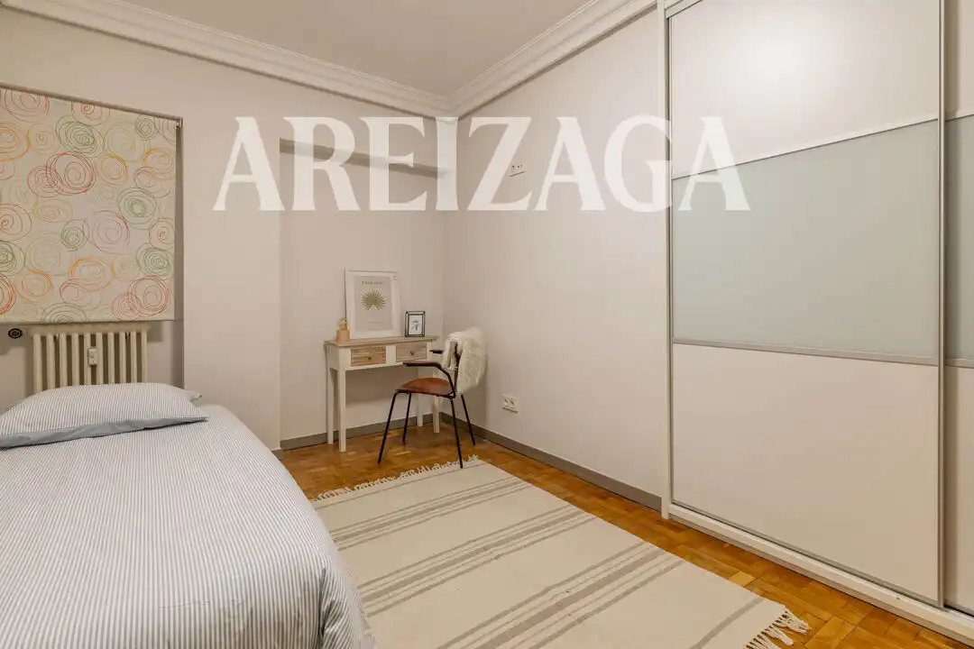 Habitación de Piso en venta en Donostia - San Sebastián  con Calefacción, Terraza y Balcón
