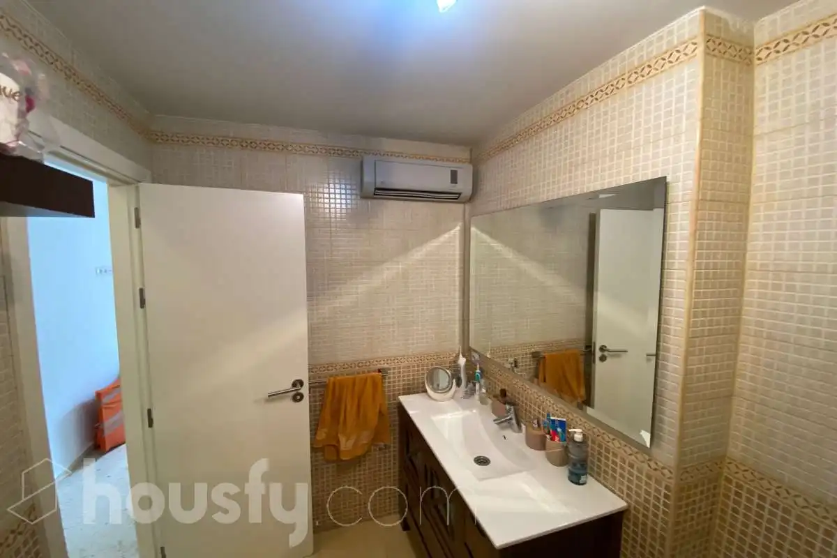 Badezimmer von Wohnung zur Miete in Sevilla mit Klimaanlage, Terrasse und Balkon