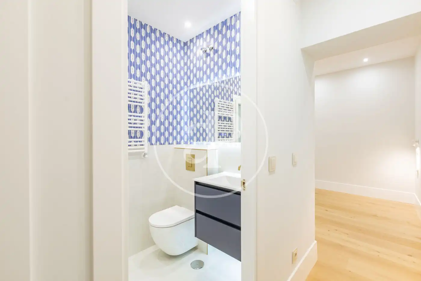 Bathroom of Flat for sale in Madrid  with Air Conditioner and Heating