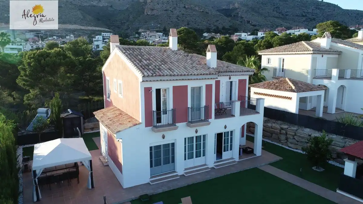 Villa mit Terrasse zum Verkauf in Calle roma 36, imagen 2