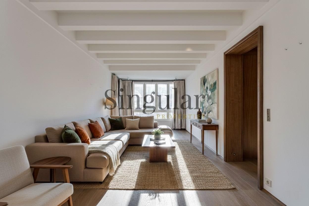 Sala d'estar de Pis en venda en  Barcelona Capital amb Parquet i Alarma