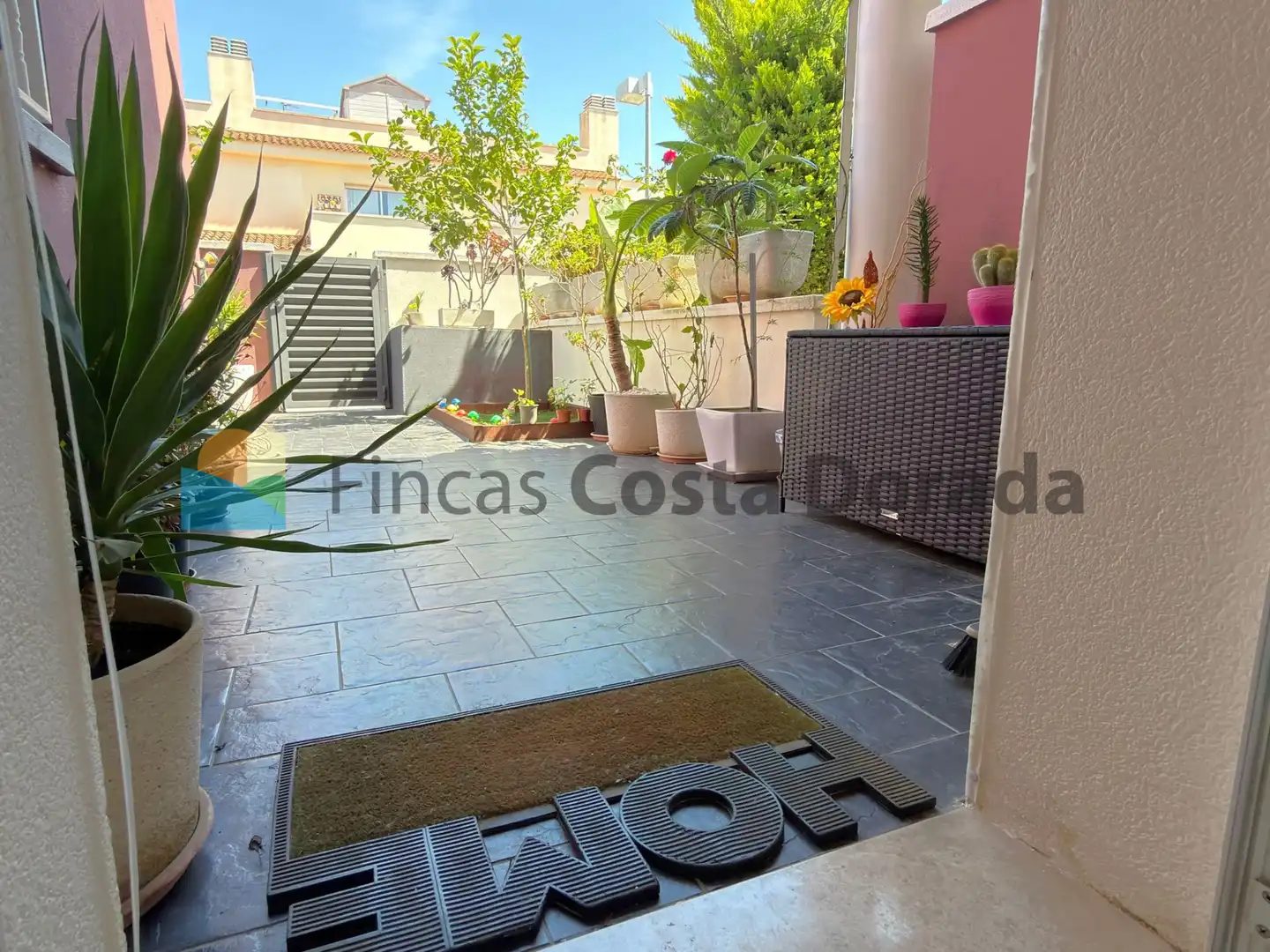 Terrassa de Casa adosada en venda en Cubelles amb Aire condicionat, Calefacció i Jardí privat