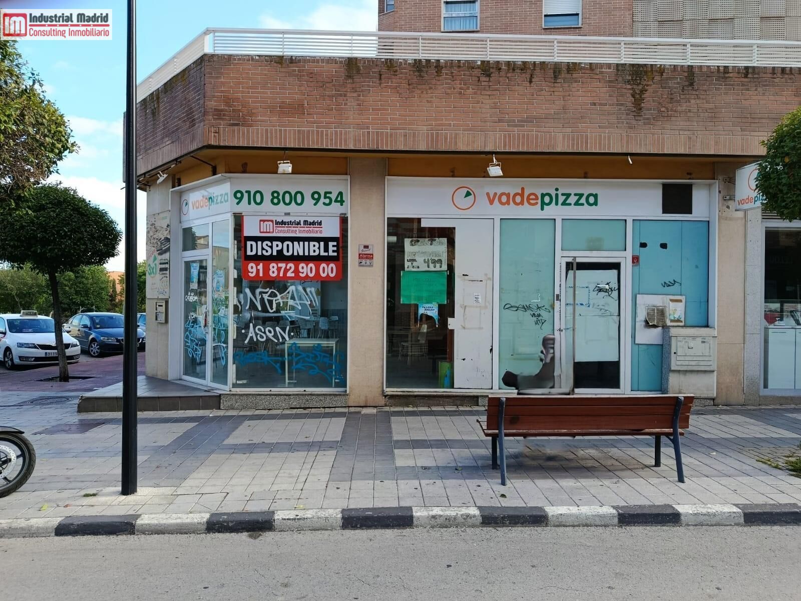 Local de lloguer a Calle de María Zayas, Centro