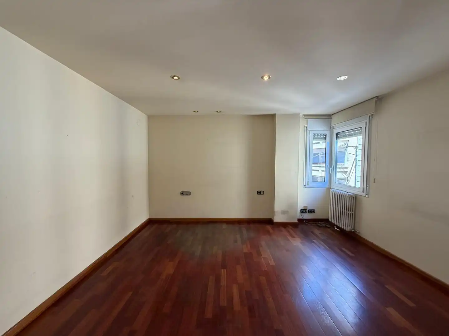 Bedroom of Office for rent in Girona  with Air Conditioner and Heating
