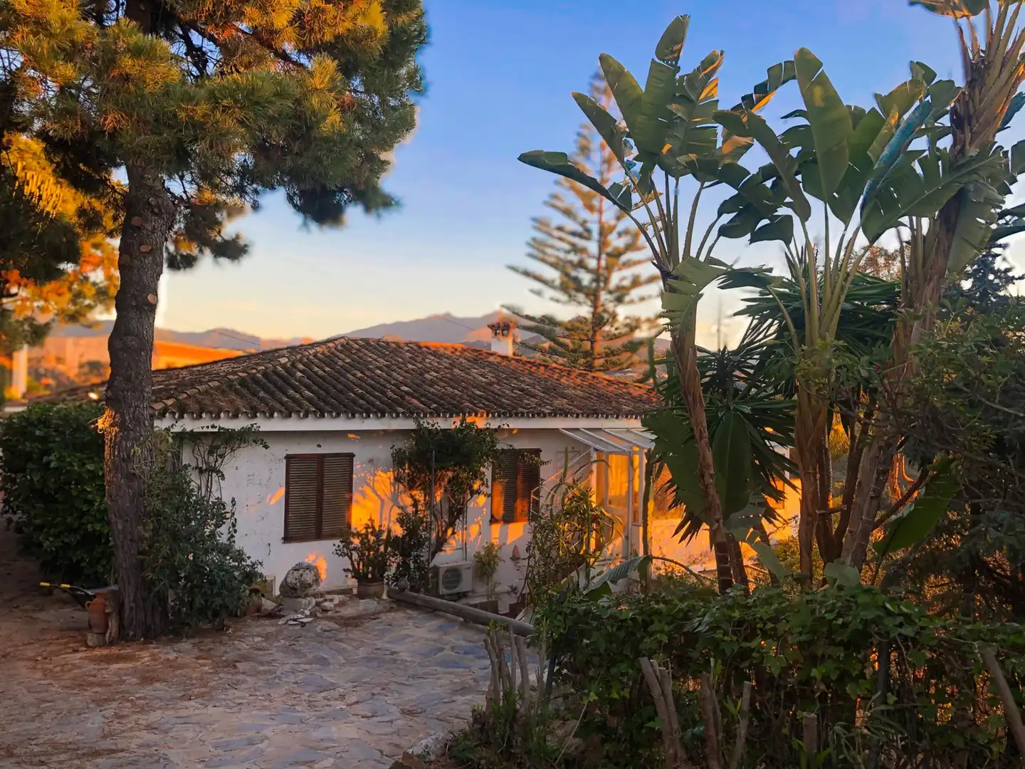 Vista exterior de Casa o chalet en venta en Benahavís con Aire acondicionado, Jardín privado y Terraza