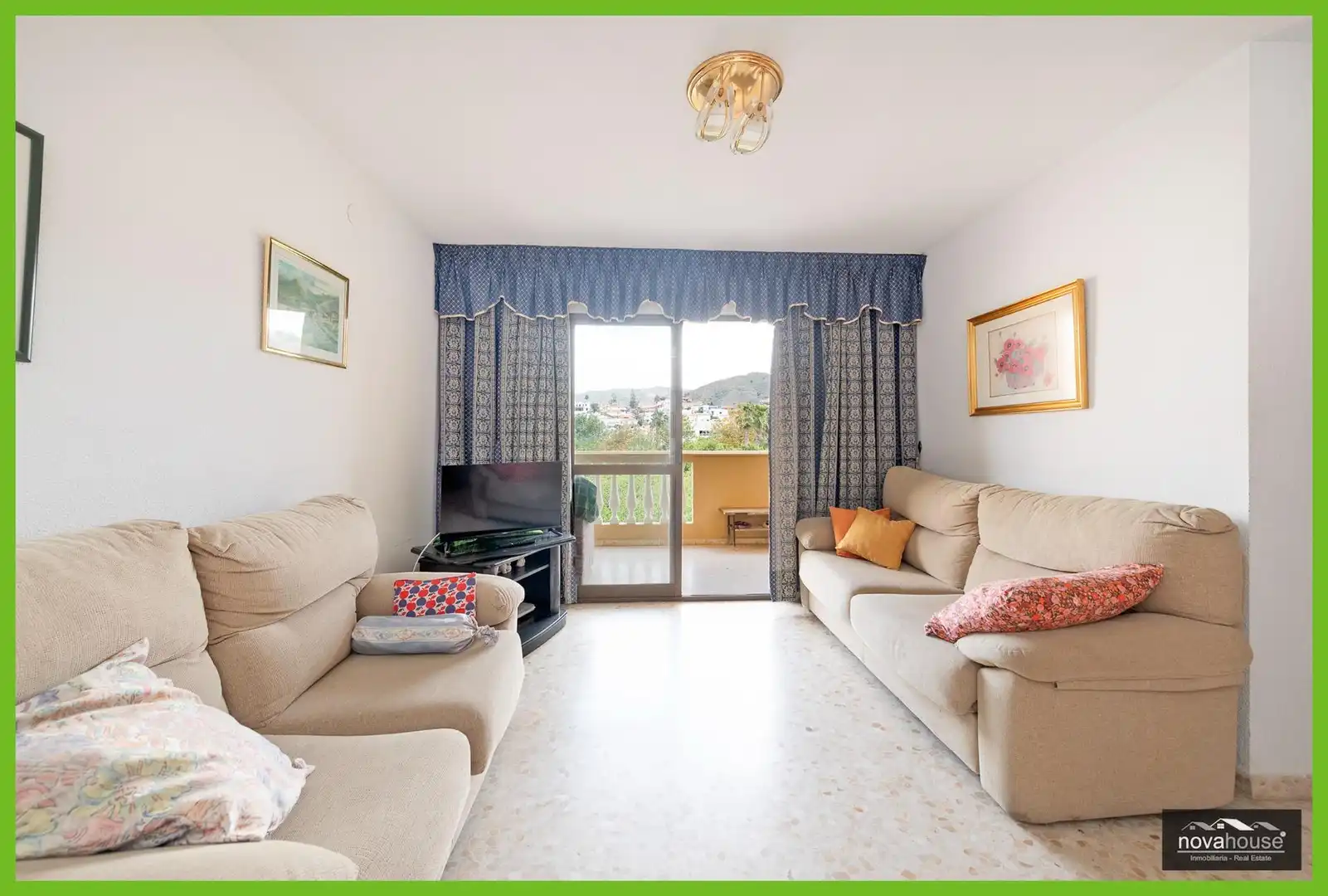 Sala de estar de Piso en venta en Rincón de la Victoria con Terraza, Trastero y Balcón