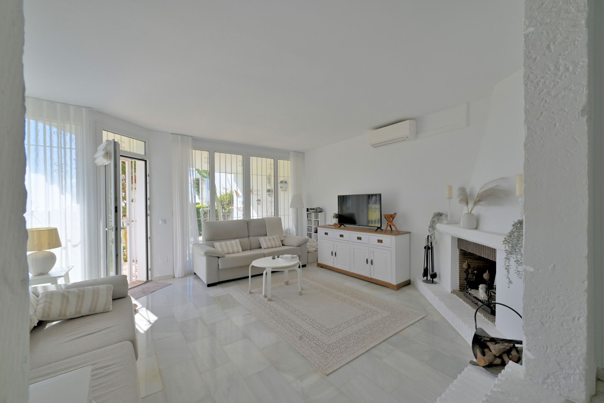 Sala d'estar de Planta baixa en venda en Mijas amb Aire condicionat, Terrassa i Traster