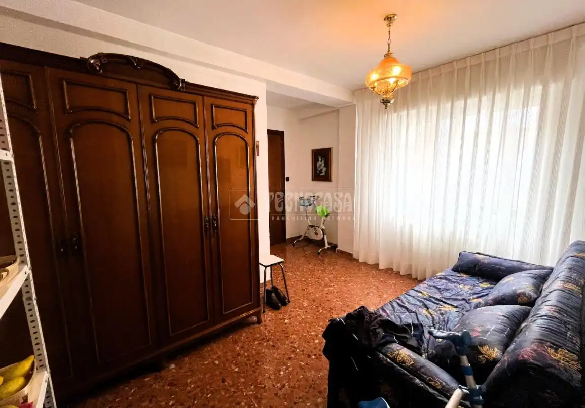 Schlafzimmer von Wohnung zum Verkauf in Zaragoza mit Klimaanlage, Heizung und Balkon