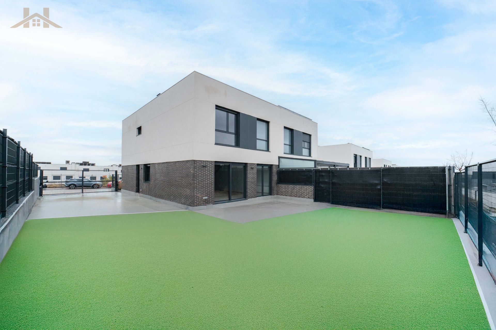 Vista exterior de Casa adosada en venda en Arroyomolinos (Madrid) amb Calefacció, Jardí privat i Moblat