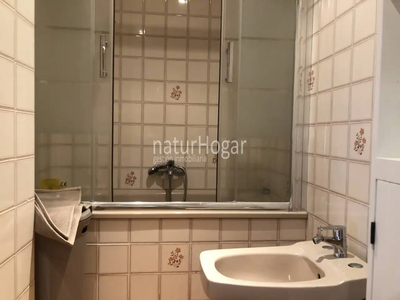 Bathroom of Flat for rent in Valencia  with Air Conditioner, Furnished and Balcony