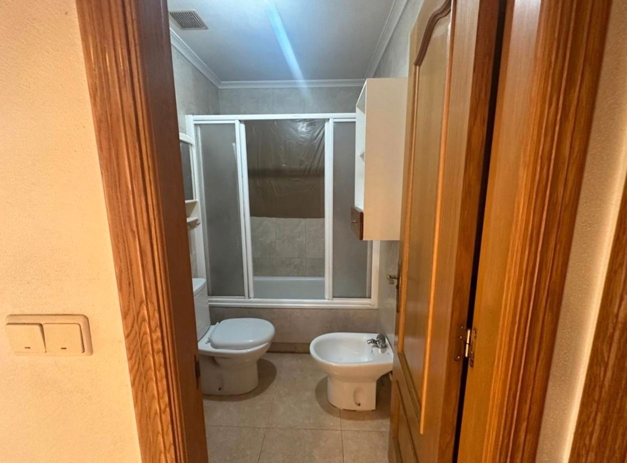 Bathroom of Flat for sale in Torrevieja  with Terrace