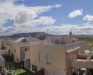 Vista exterior de Casa o xalet en venda en Torrejón de Ardoz amb Aire condicionat, Calefacció i Jardí privat