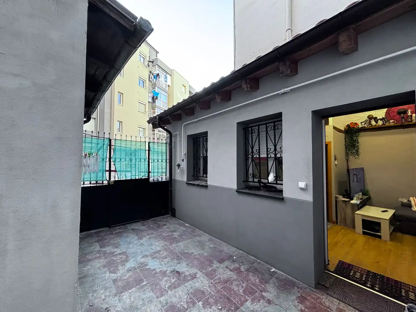 Vista exterior de Casa adosada en venta en Burgos Capital con Calefacción y Trastero