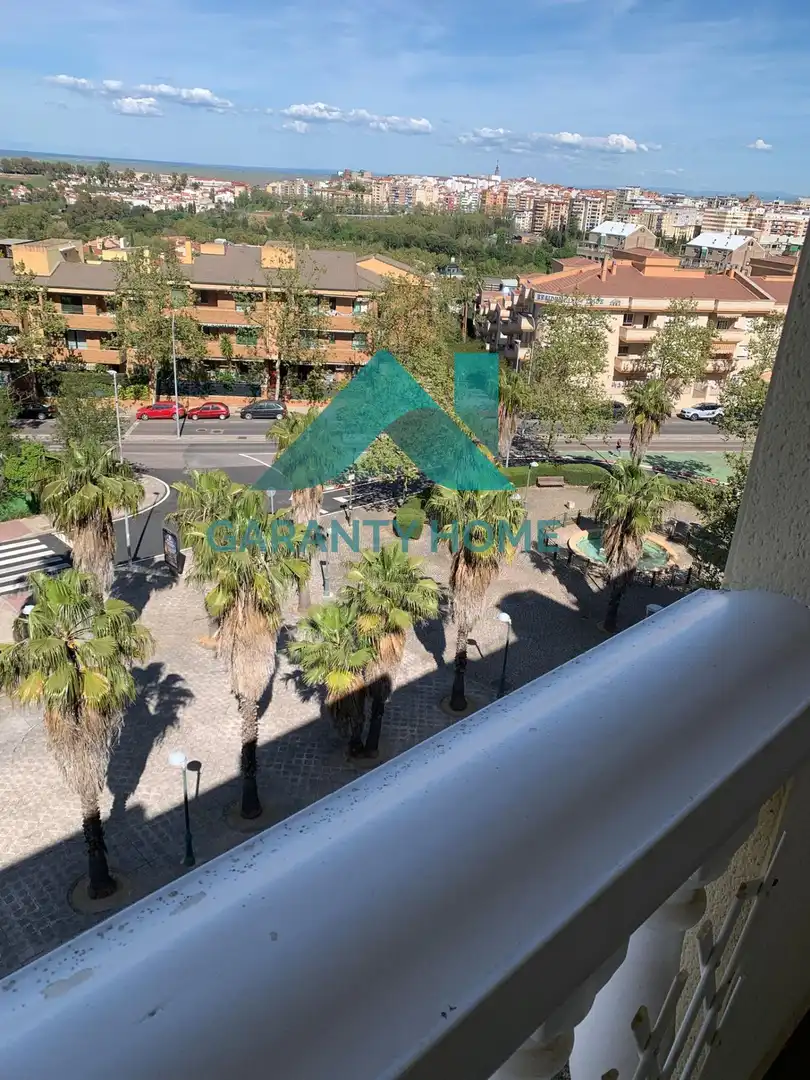 Vista exterior de Àtic de lloguer en Cáceres amb Aire condicionat, Calefacció i Terrassa