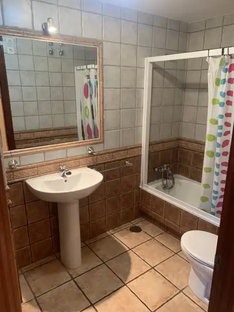 Baño de Apartamento en venta en Marín con Parquet, Trastero y Amueblado
