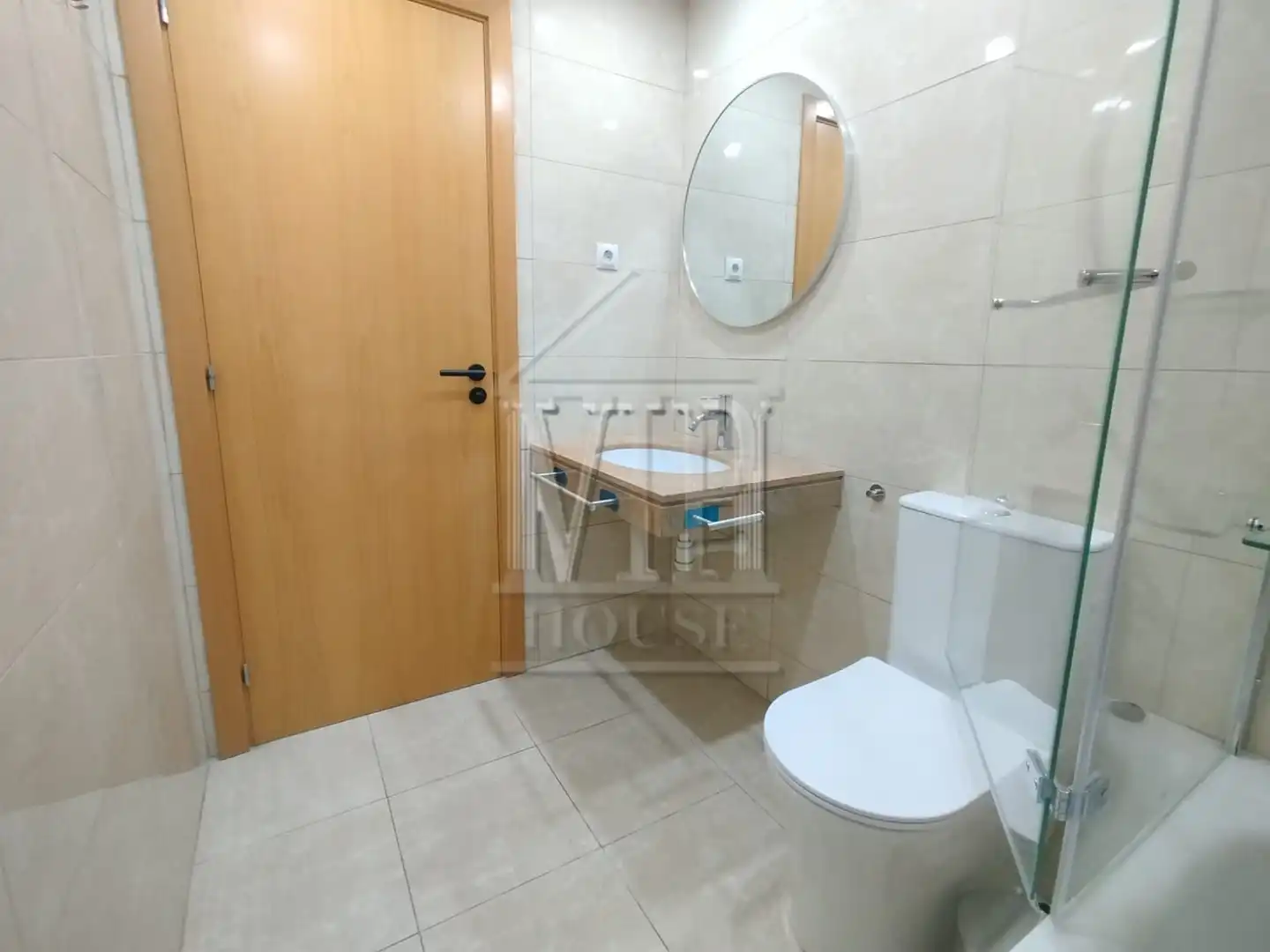 Bathroom of Flat for sale in Badalona  with Air Conditioner, Heating and Furnished