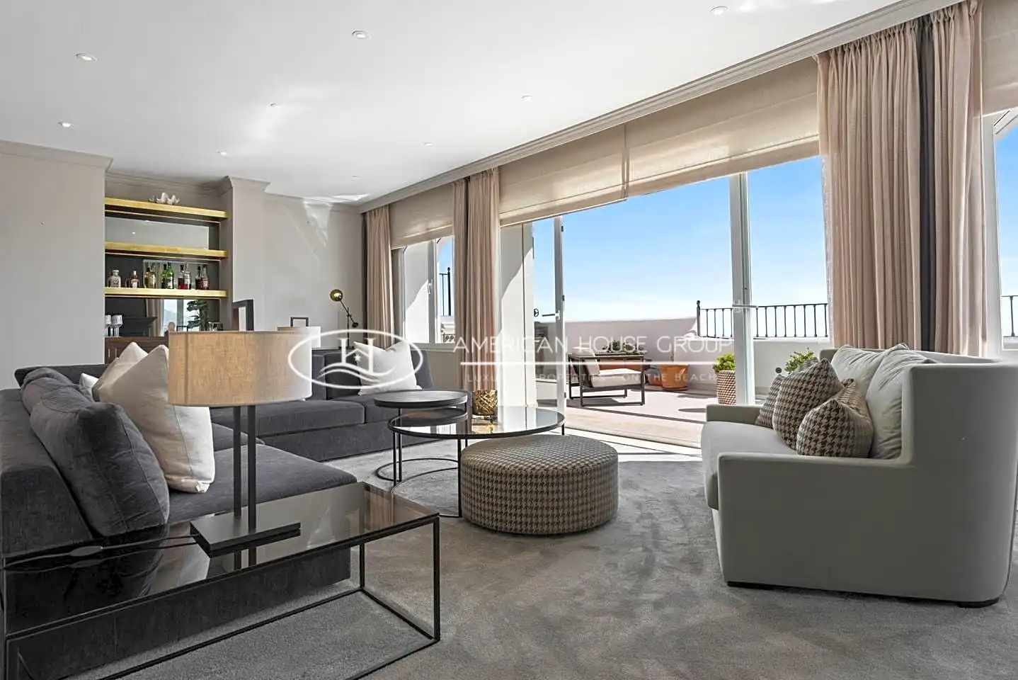 Sala de estar de Dúplex en venta en Benahavís con Aire acondicionado y Terraza