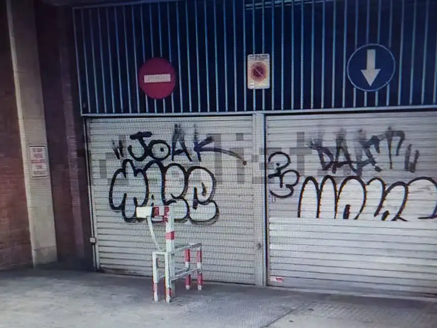 Garaje en venta en Cornellà de Llobregat