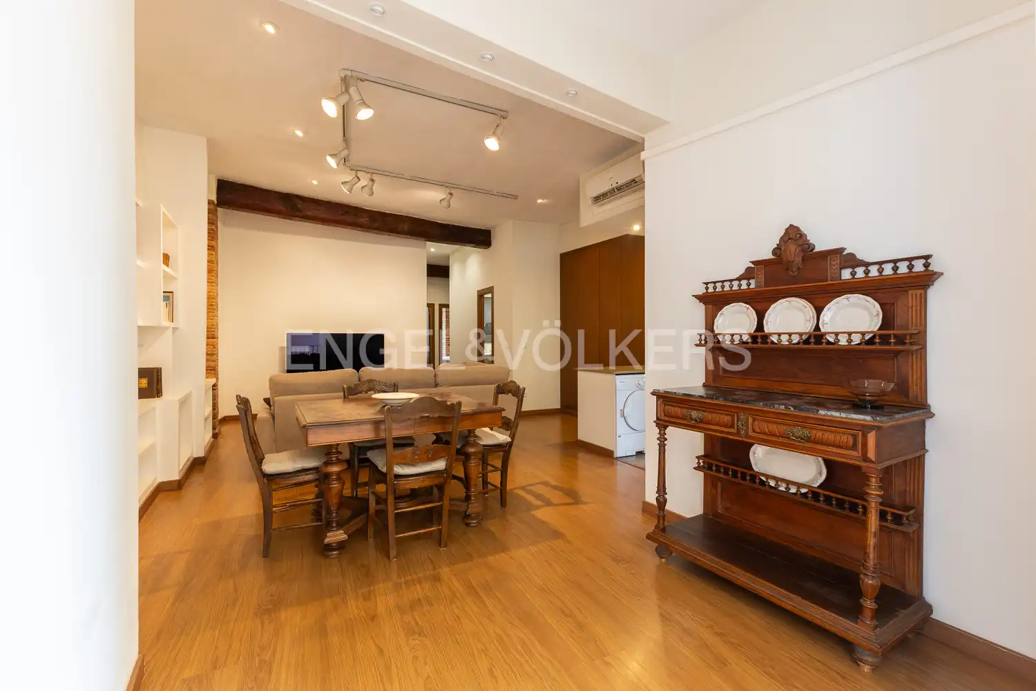 Living room of Flat for rent in Valencia  with Air Conditioner, Heating and Furnished