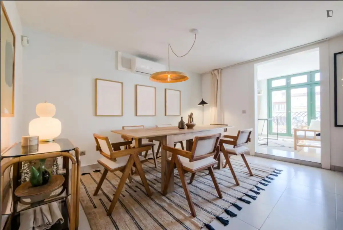 Comedor de Apartamento de alquiler en Barcelona con Aire acondicionado, Calefacción y Amueblado