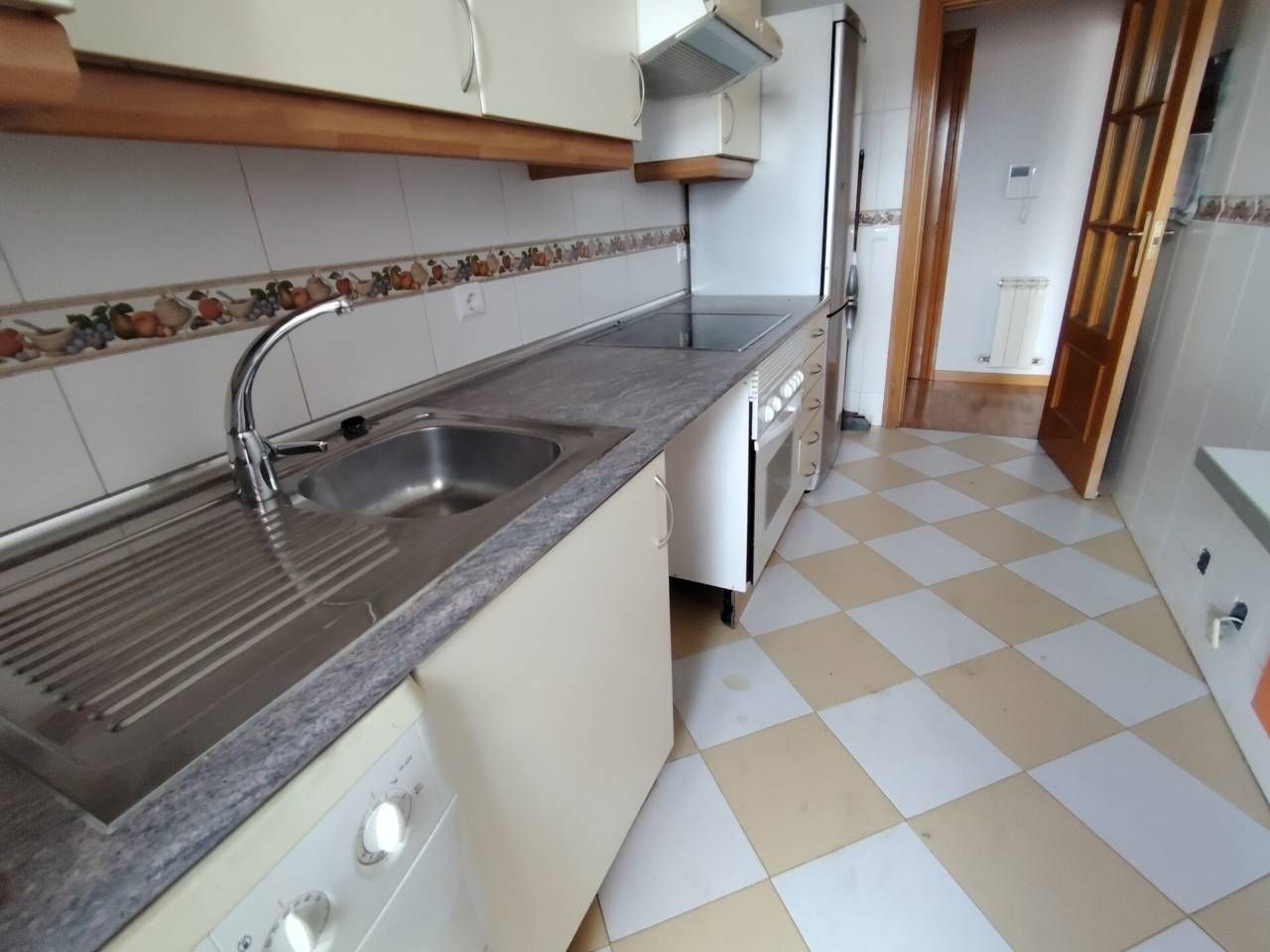 Kitchen of Flat for sale in Zamora Capital   with Heating