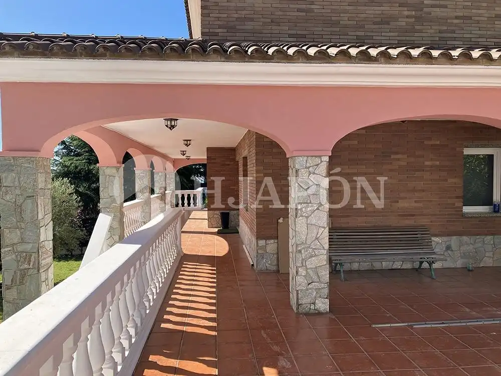 Terrassa de Casa o xalet en venda en Badalona amb Calefacció, Jardí privat i Traster