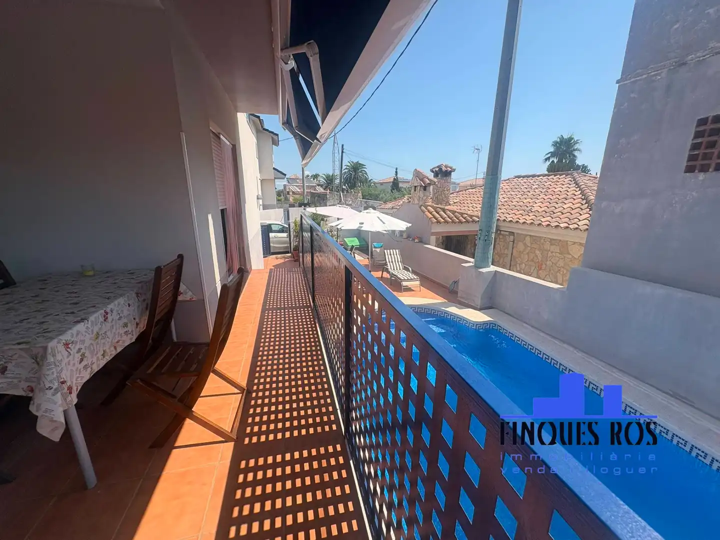 Terrasse von Einfamilien-Reihenhaus zum Verkauf in Vinaròs mit Klimaanlage, Terrasse und Schwimmbad
