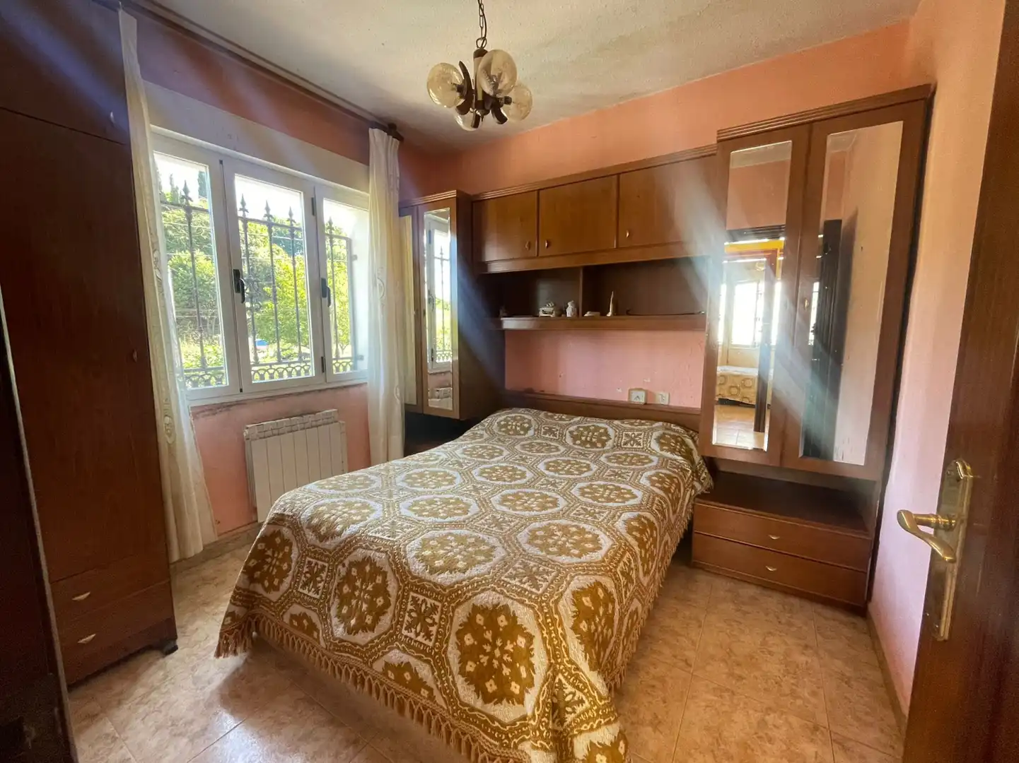 Habitación de Casa adosada en venta en Avilés con Calefacción