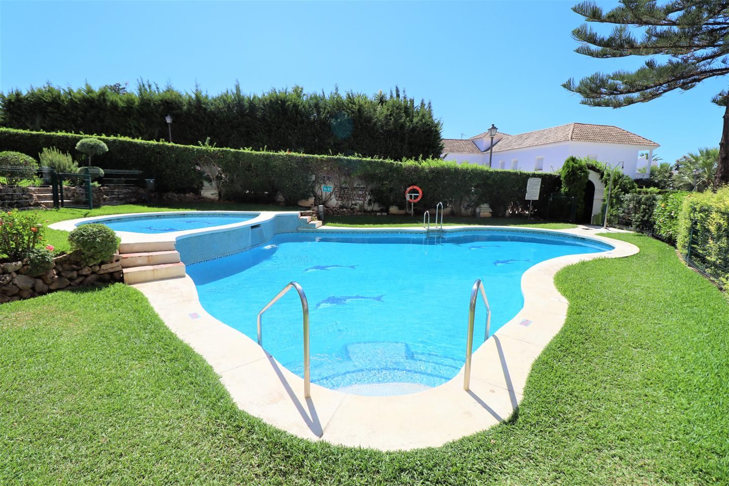 Piscina de Dúplex en venda en Marbella amb Terrassa i Piscina comunitària
