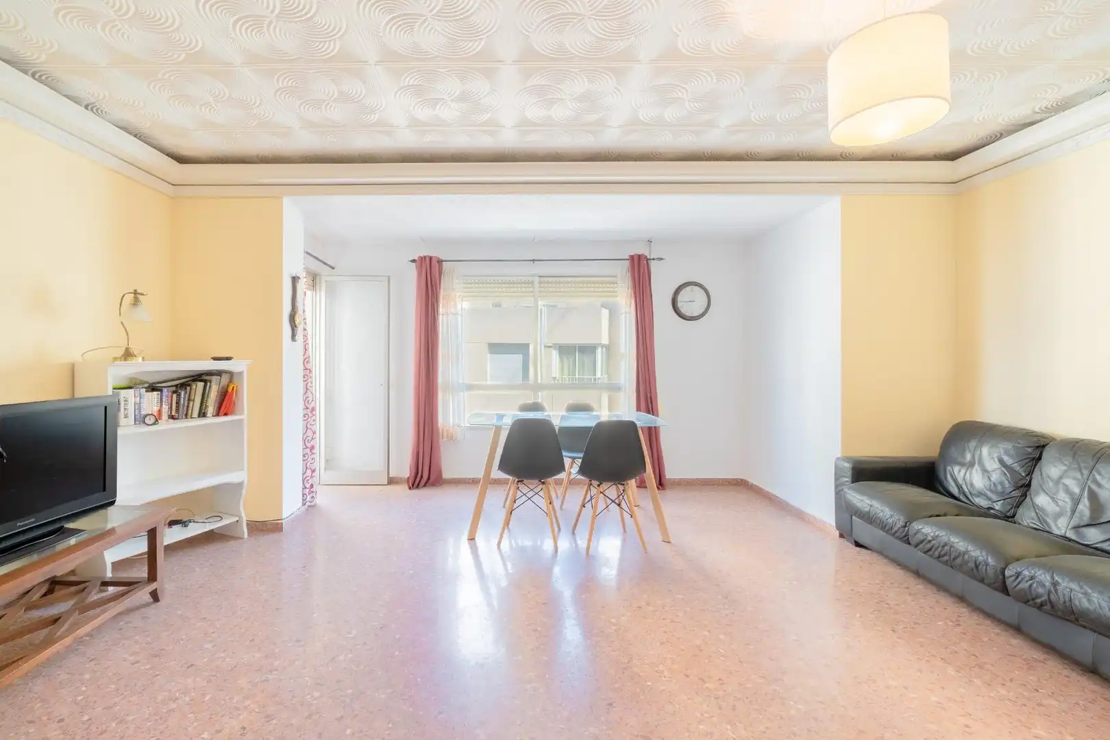 Sala d'estar de Pis en venda en Oliva amb Balcó