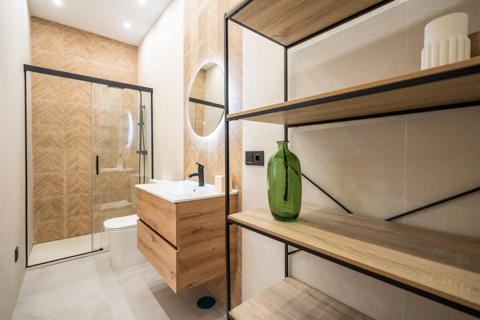 Baño de Estudio en venta en Granada con Aire acondicionado, Calefacción y Amueblado