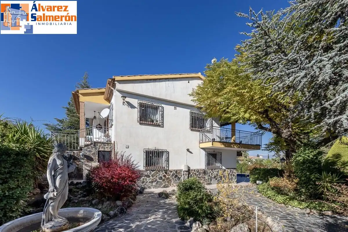 Detached house with pool for sale in Calle de la Encina, imagen 5
