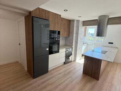 Kitchen of Flat for sale in  Zaragoza Capital  with Air Conditioner and Heating