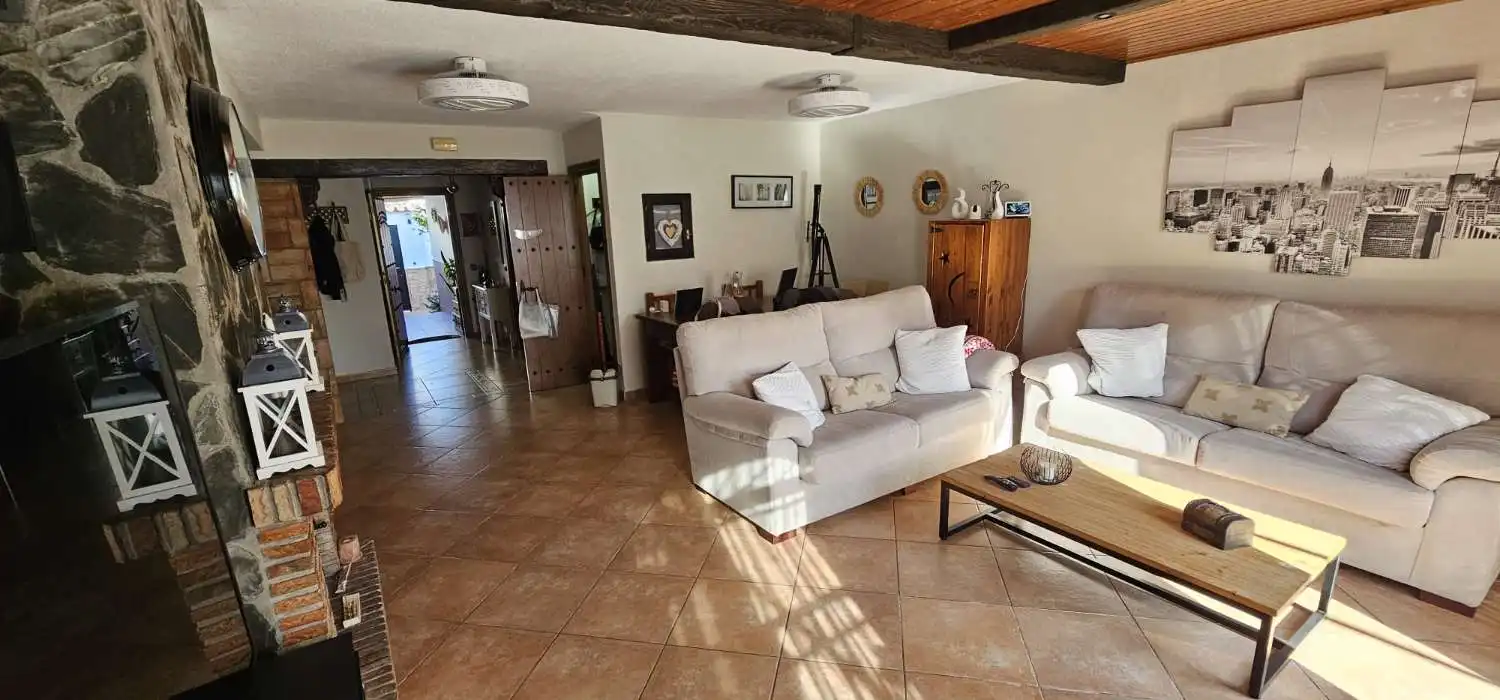 Sala d'estar de Casa o xalet en venda en Alhaurín de la Torre amb Aire condicionat, Calefacció i Terrassa