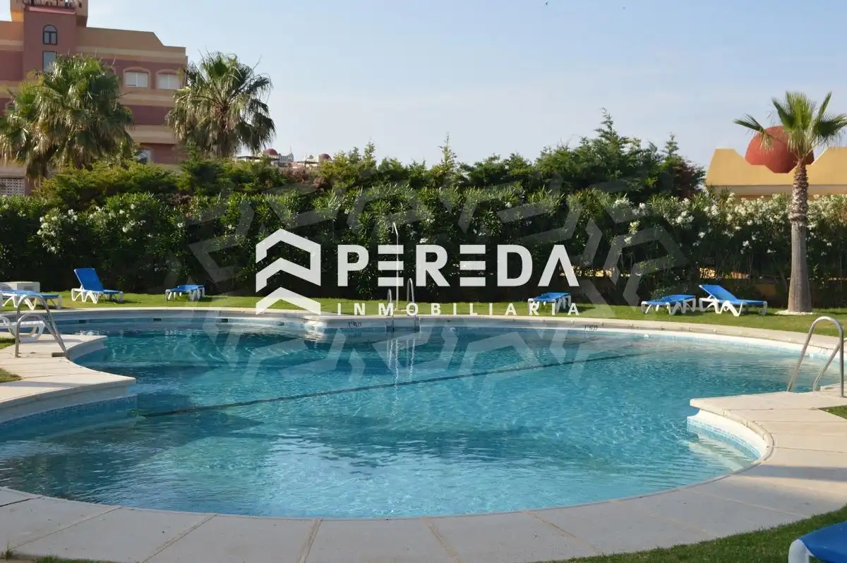 Piscina de Apartamento en venta en Roquetas de Mar ciudad