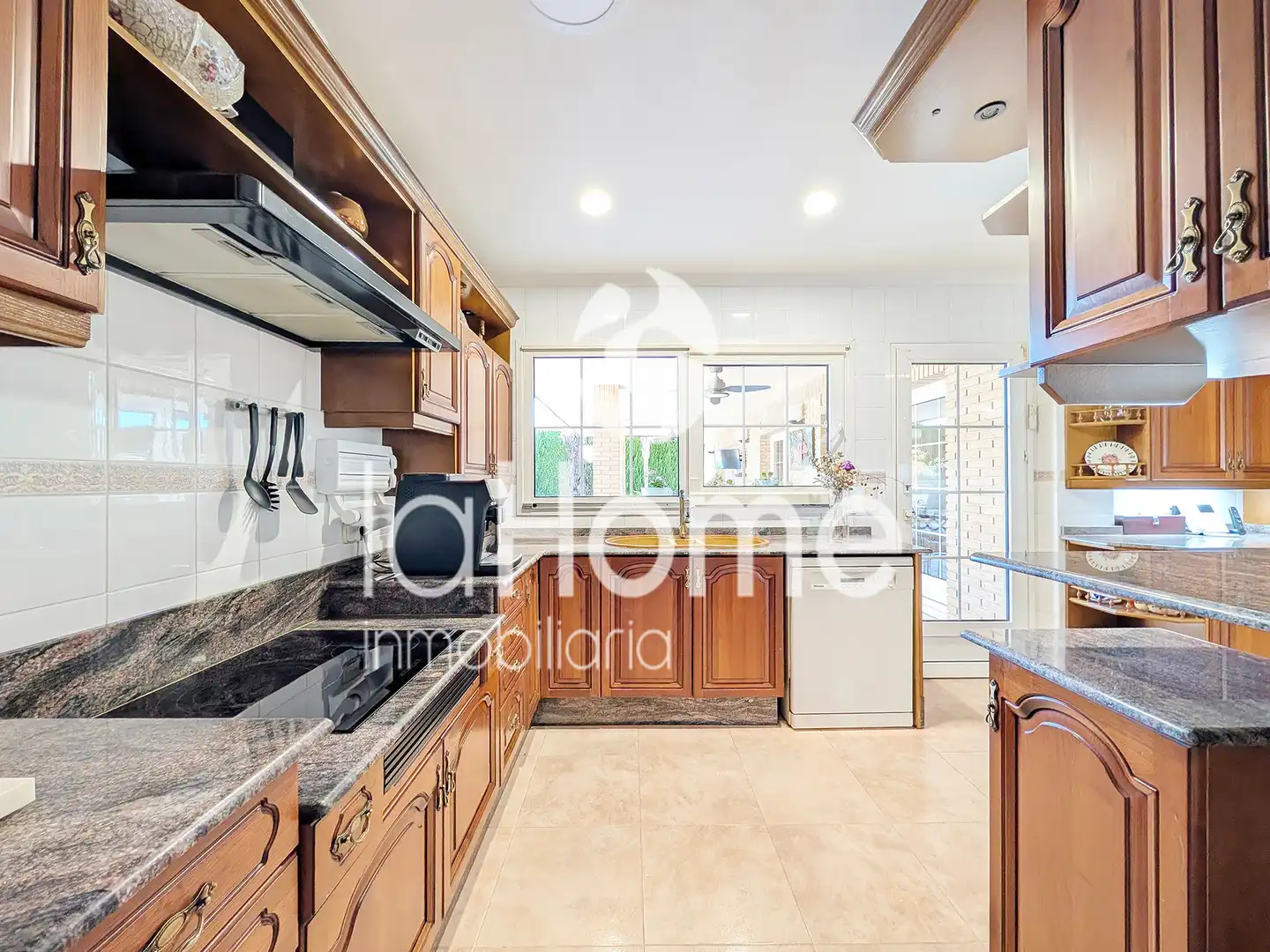Cocina de Casa o chalet en venta en L'Eliana con Aire acondicionado, Calefacción y Jardín privado