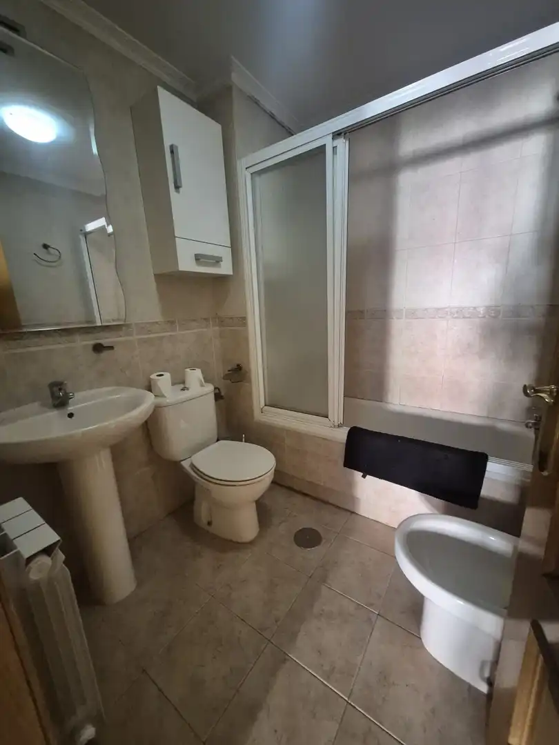 Baño de Piso de alquiler en Ávila con Calefacción y Amueblado