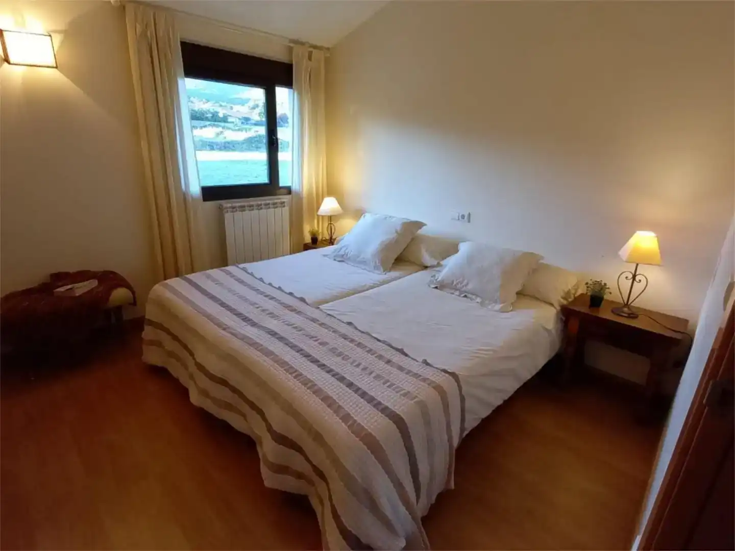 Dormitori de Casa adosada en venda en Valdeavellano de Tera amb Jardí privat, Traster i Moblat
