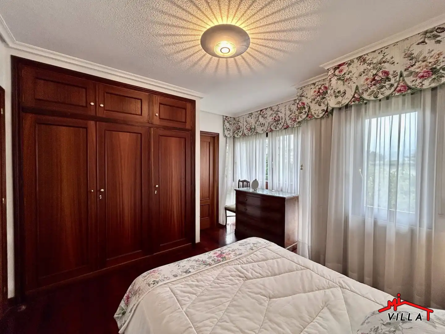 Habitación de Casa adosada en venta en Laredo con Calefacción