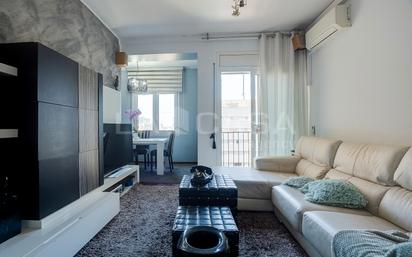 Living room of Flat for sale in  Barcelona Capital  with Heating and Balcony