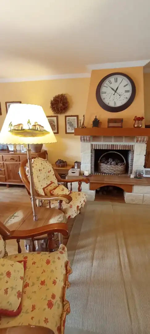 Sala d'estar de Casa adosada en venda en Simancas amb Calefacció, Jardí privat i Parquet