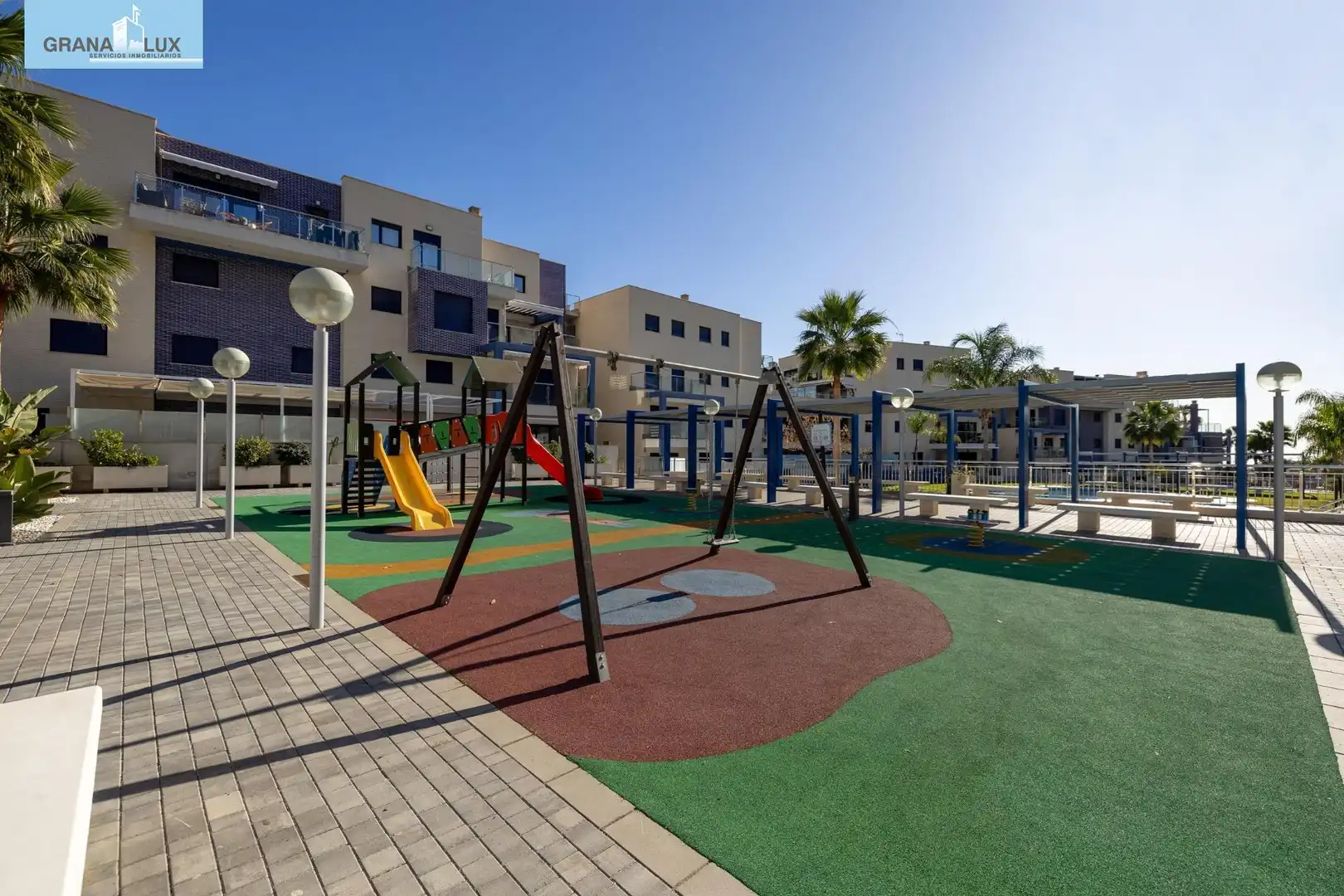 Vista exterior de Piso en venta en Almuñécar con Aire acondicionado, Jardín privado y Terraza