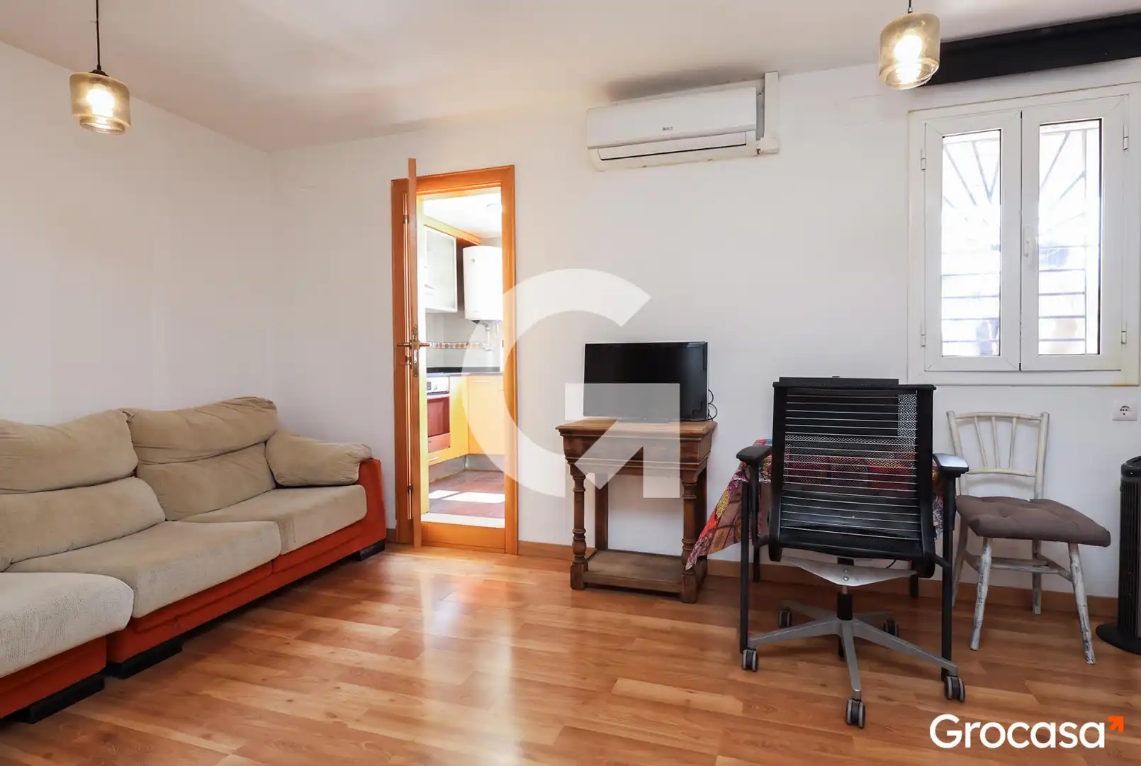 Sala d'estar de Àtic en venda en L'Hospitalet de Llobregat amb Aire condicionat i Terrassa