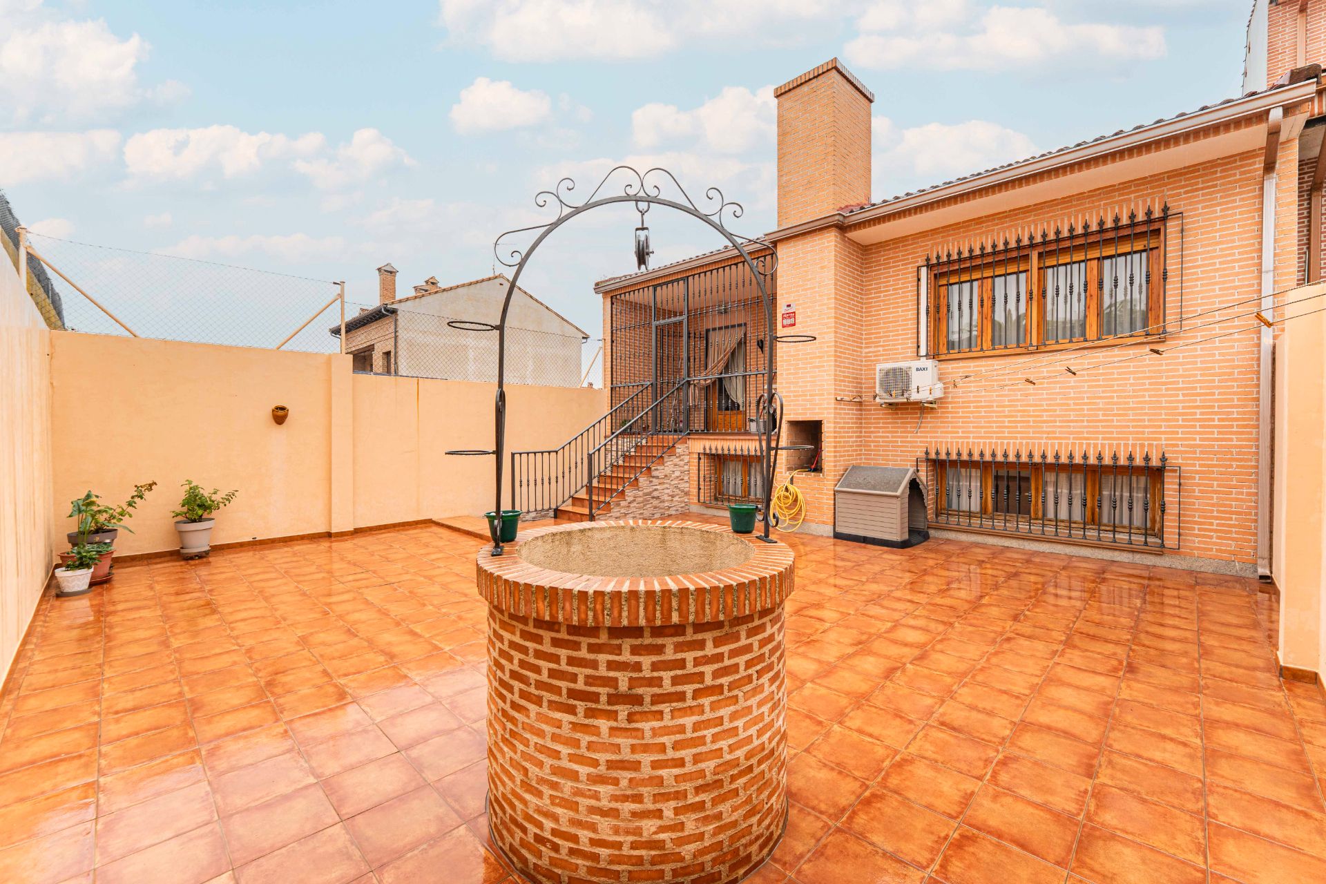 Terrassa de Casa adosada en venda en Navalcarnero amb Aire condicionat, Calefacció i Jardí privat