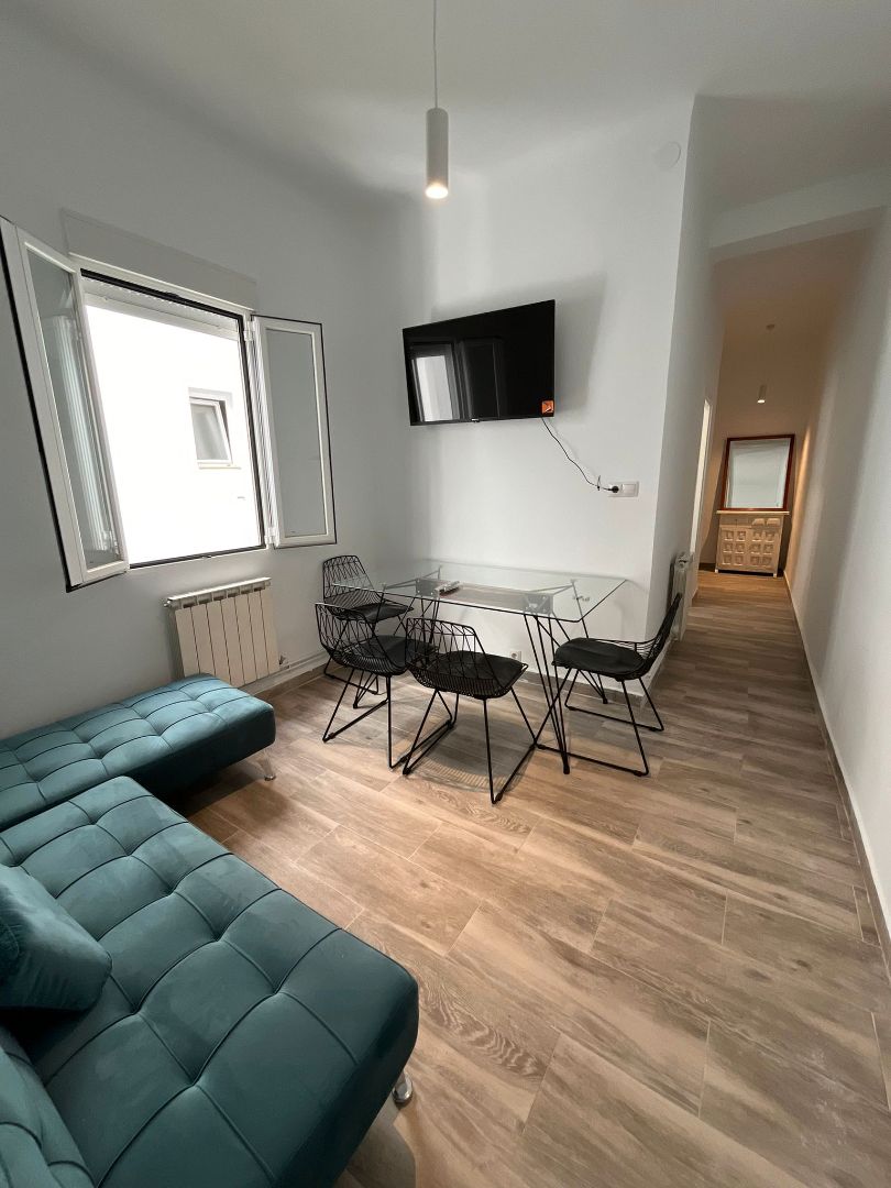 Dining room of Flat to share in  Madrid Capital  with Heating, Furnished and Oven